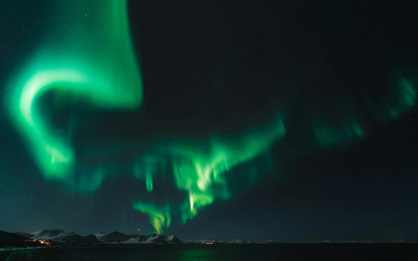 Viaggio di gruppo per vedere l’aurora boreale in Islanda tra grotte di ghiaccio, canyon e itinerari insoliti