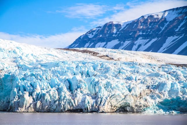 Svalbard in motoslitta